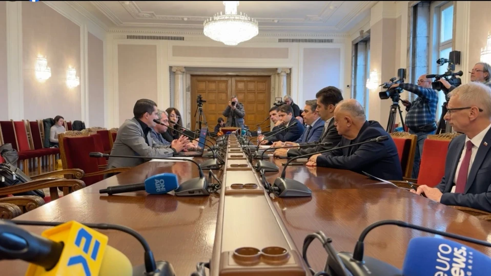 От ИТН помолиха всички от ПП-ДБ да помислят по темата за председател на 51-вото НС