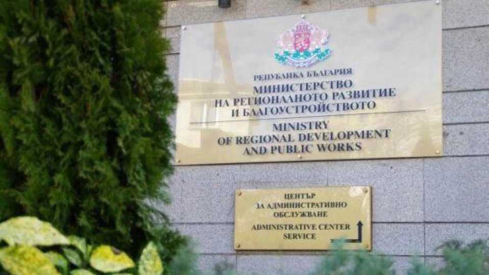 „Уволнени“ от културното министерство се връщат в МРРБ