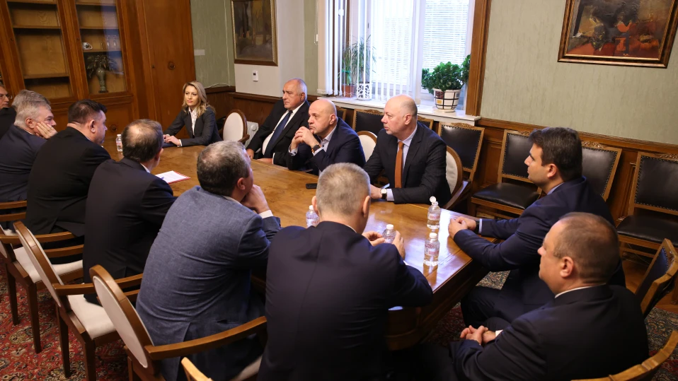 ГЕРБ преговаря с БСП и ИТН, но и двете партии не искат Борисов да е премиер