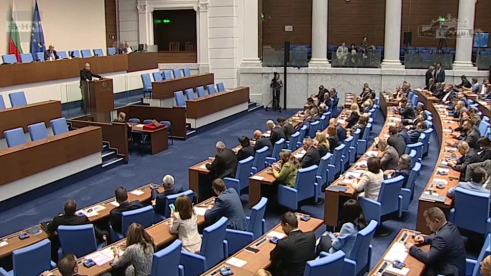 НС отново се провали в опита да си избере председател