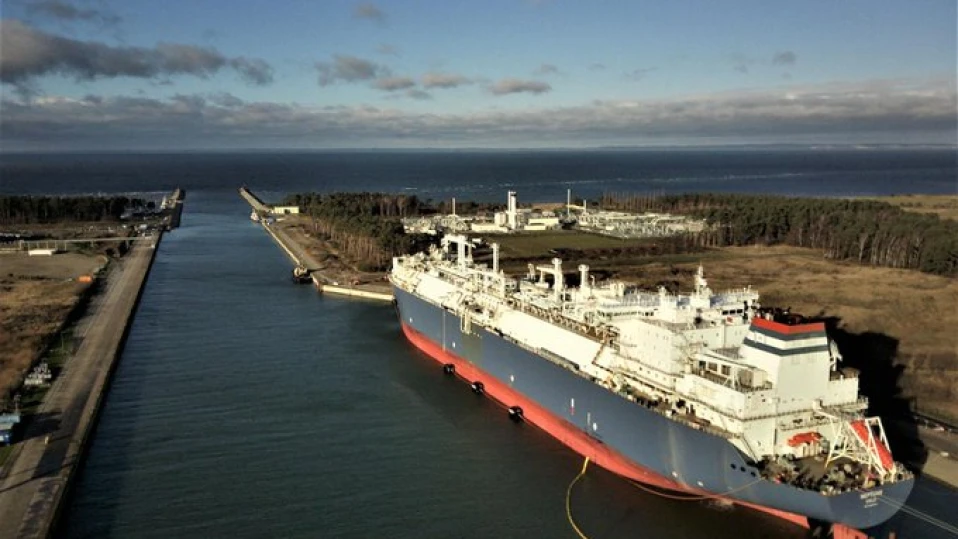 FT: Германия забрани на пристанищата си да приемат руски газ