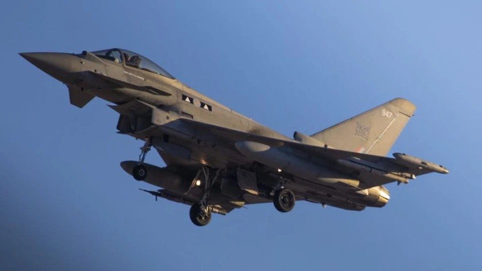 Великобритания вдигна изтребители Typhoon заради руски бомбардировач Bear-F