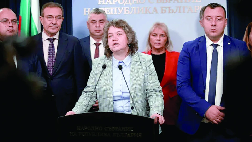 Атакуват домовата книга на Радев в КС (обзор)