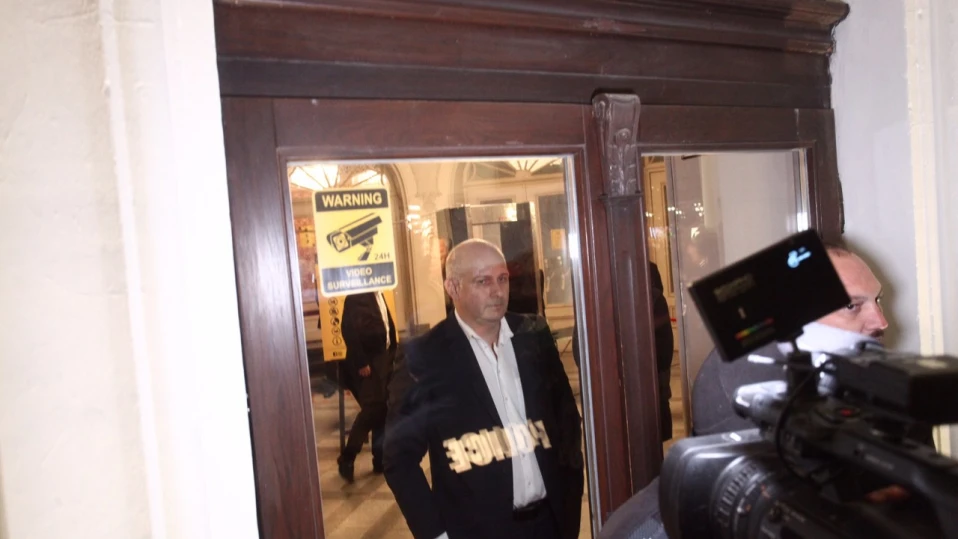 Директорът на Народния театър към МВР: Моето излизане пред театъра беше продиктувано от покана на самите протестиращи