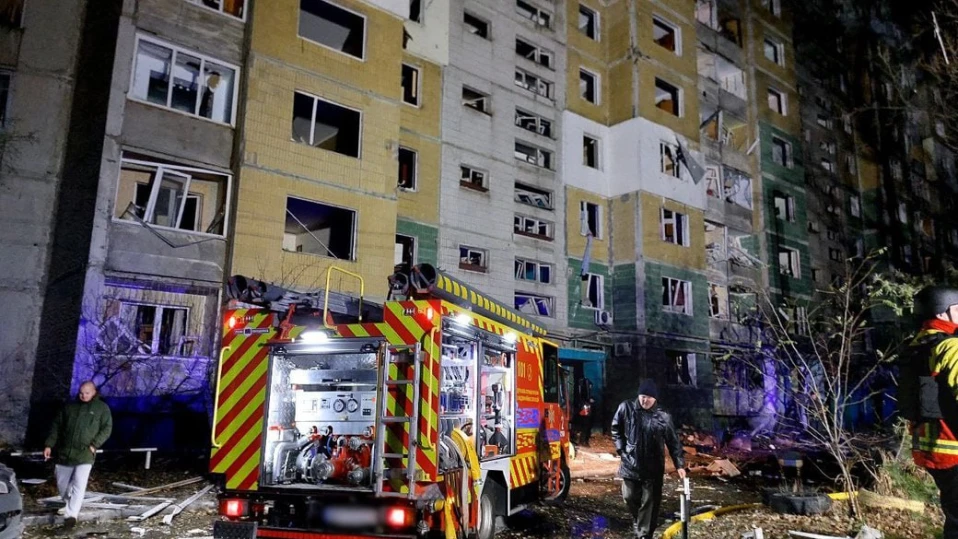 11 души загинаха, включително деца, при руски удар по панелен блок в Суми (ВИДЕО)