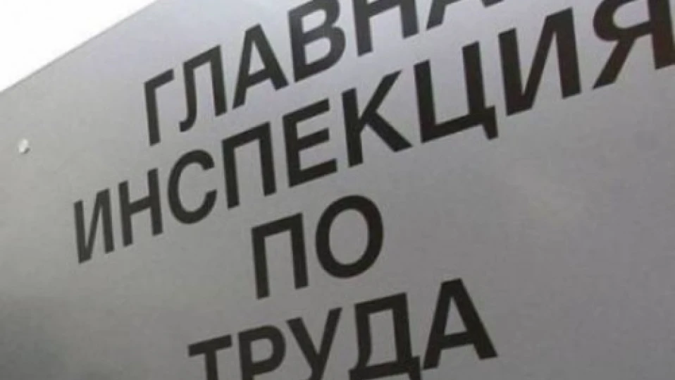 Без трудови договори са били работниците, пострадали при срутването на скеле