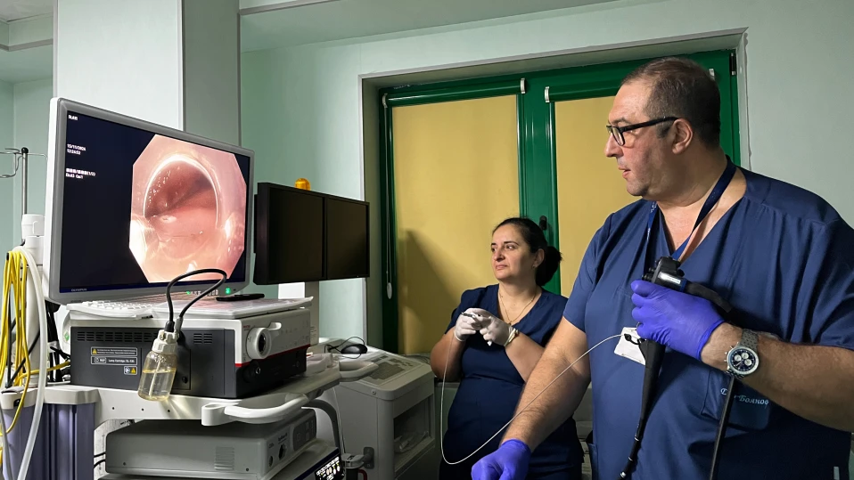 Водещ гастроентеролог от „Пълмед“ изпълни „на живо“ ендоскопски спектакъл пред колеги от страната