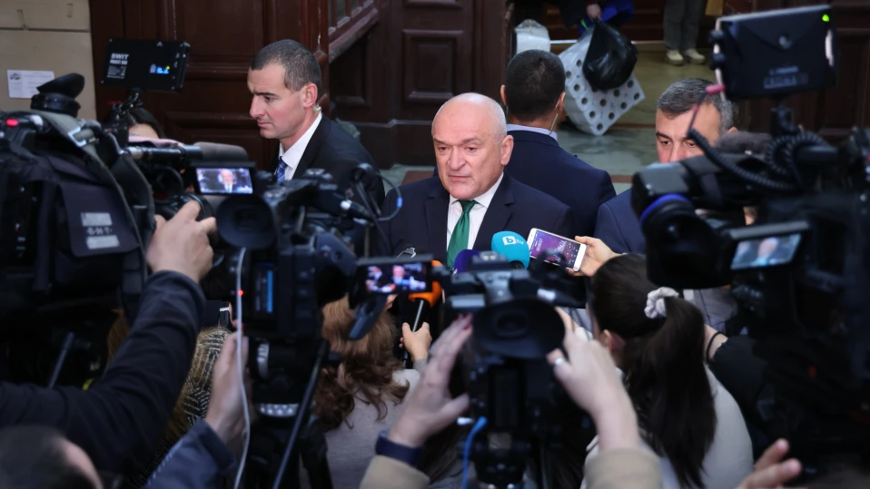 Главчев за новата сграда на ДПС: Предпочитам партията да работи в централа, отколкото да освирква прозорците на МС