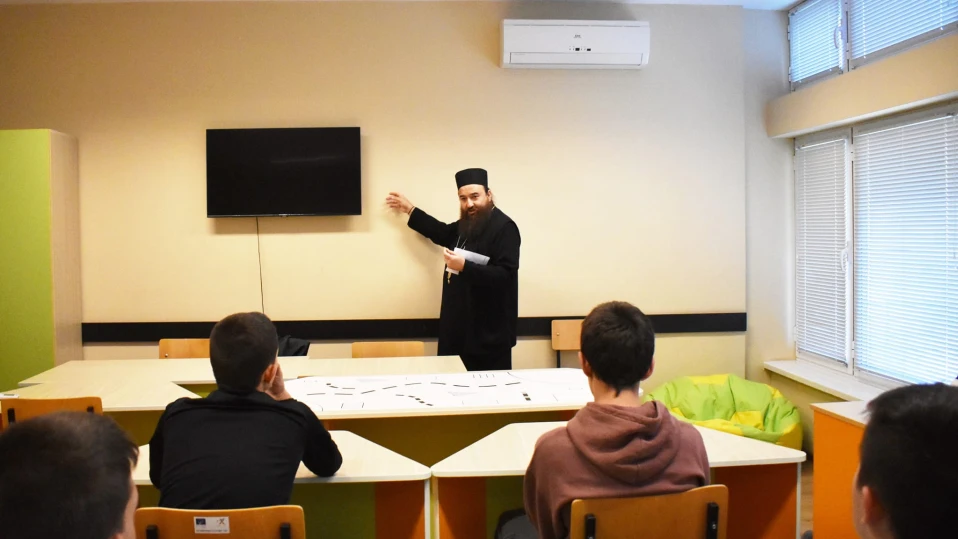 Първи уроци по религия  имаха ученици във видинската математическа гимназия