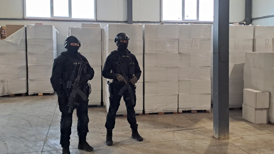 ГДБОП разби депо с контрабандни цигари за 8 млн. лв. (СНИМКИ)