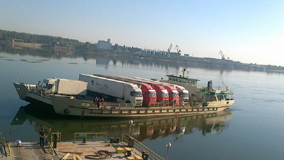 Фериботът Свищов-Зимнич спира временно работа