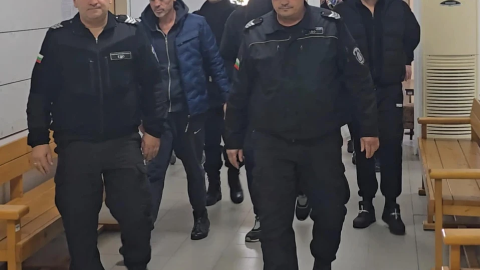 Търсят фабрика за ментета на „Марлборо“ и „Давидов“