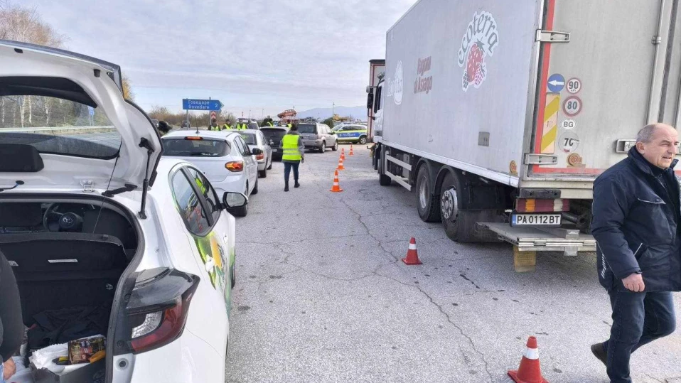 Спецакция на пътя Пазарджик-Пловдив: МВР, НАП, АПИ и Агенция "Митници" в обща операция, проверяват масово (СНИМКИ)