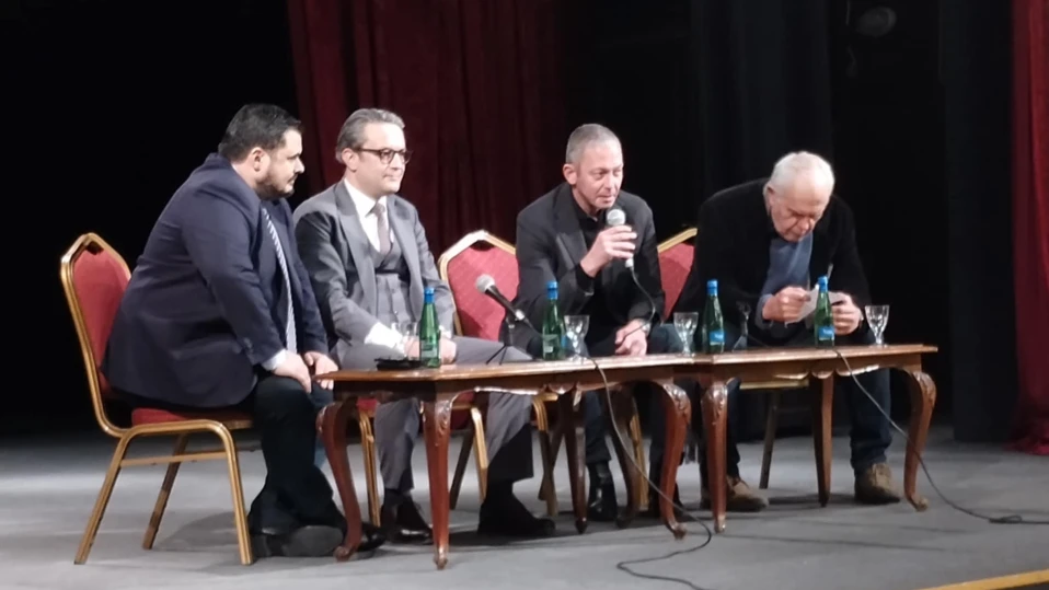 Тома Биков представи новата си книга "Българските контрареволюции и краят на идеологиите"