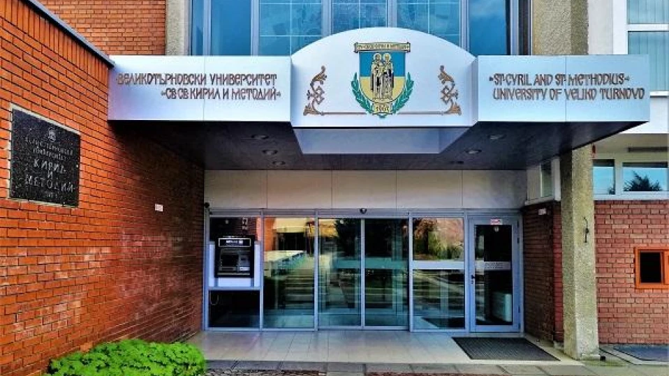Учени дискутираха предизвикателствата пред медиите и изкуствения интелект на конференция във ВТУ