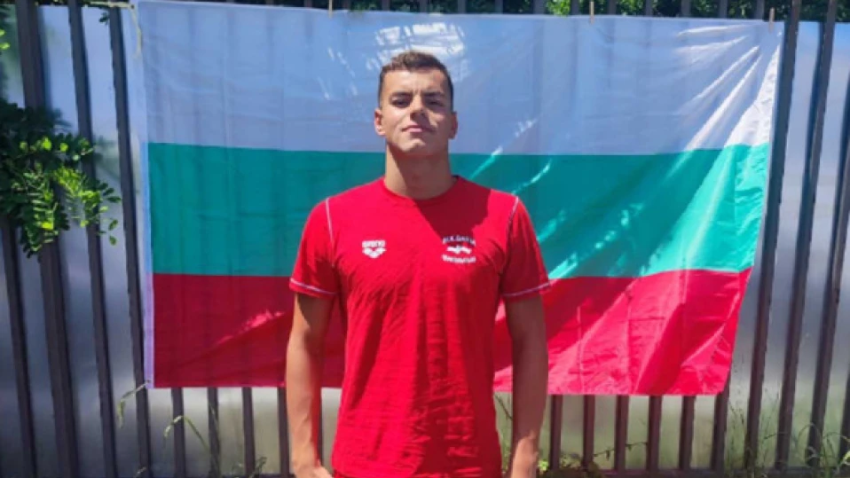 Петър Мицин спечели финала на 400 метра свободен стил за мъже на Държавното първенство по плуване в малък басейн