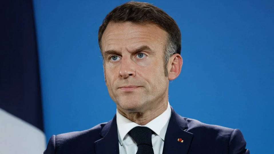 Макрон отказа да подаде оставка, нарече този сценарий "политическа измислица"