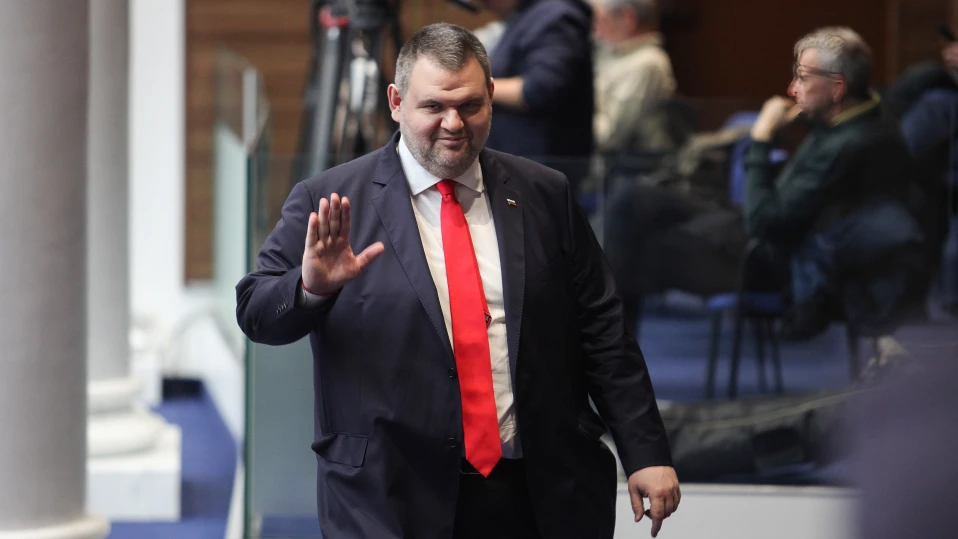 Пеевски: Сговориха се по кабинетчетата какво ще разграбят, но аз, Делян Пеевски, ще ги спра