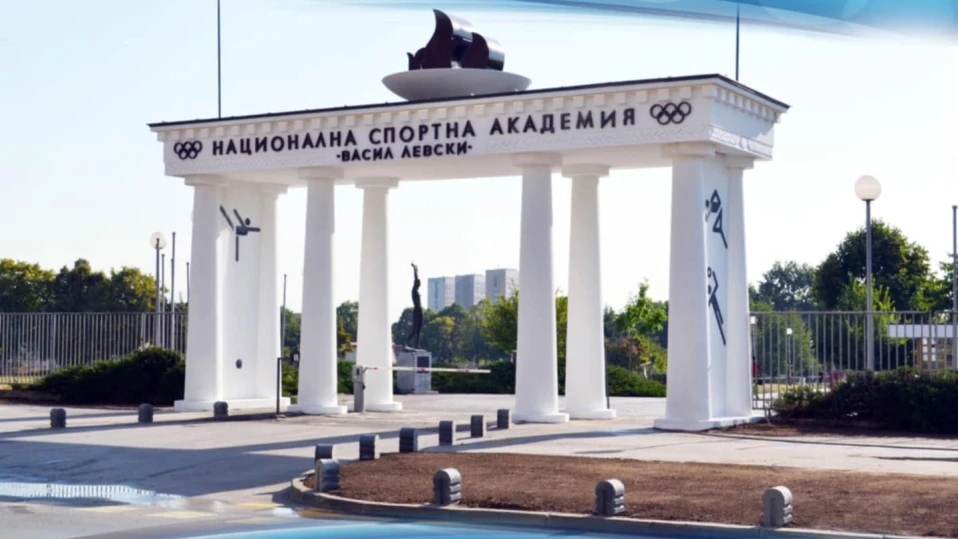 Коледният гимнастически танцов фестивал в НСА с благотворителна кауза