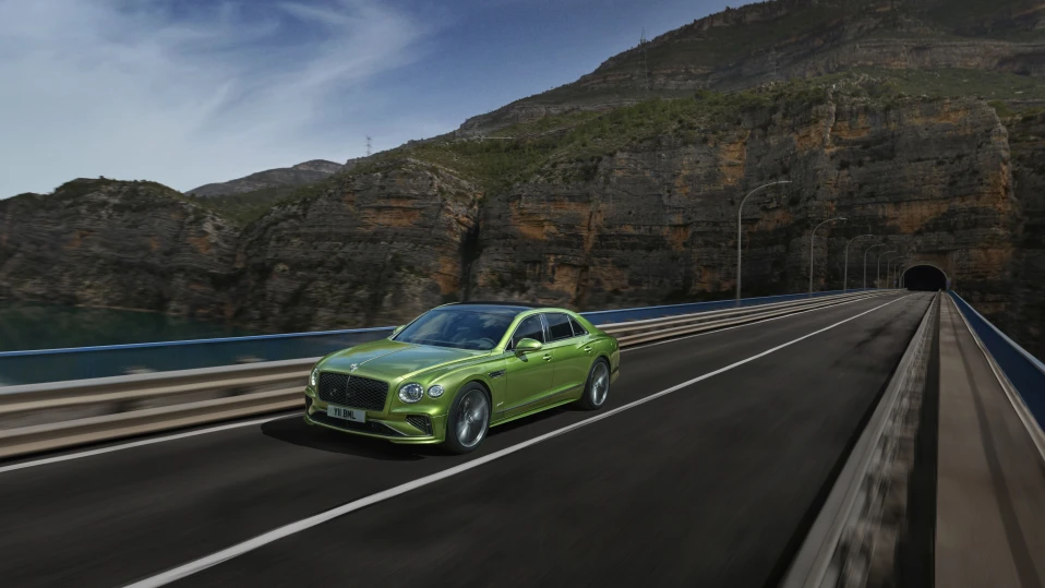 Flying Spur лети със 782 конски сили