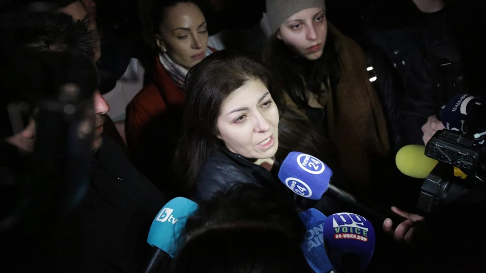 Севделина Арнаудова: В последните 24 часа със семейството ми преживяваме отново нощта на 17 март 2022 г.
