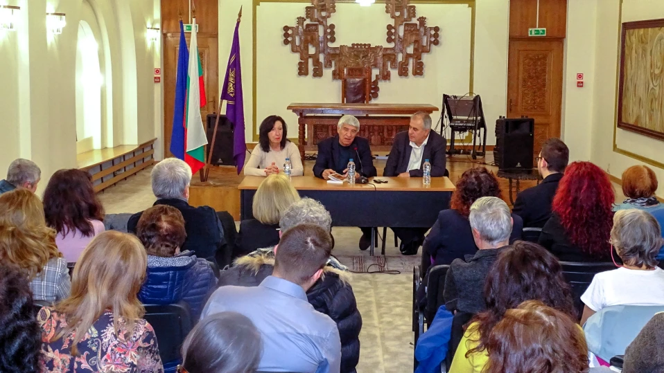 Книгата „Търновски светци и духовни водачи“ на проф. Пламен Павловn разказва за облика на Велико Търново като вековна духовна столица