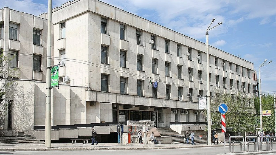 Постоянен арест за мъж, опитал да убие нидерландски гражданин с мачете