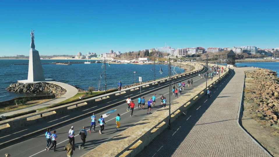 720 състезатели от 9 държави бягат на полумаратон “Несебър” 