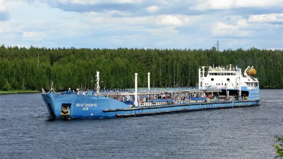Трети руски танкер подаде сигнал за бедствие в Черно море
