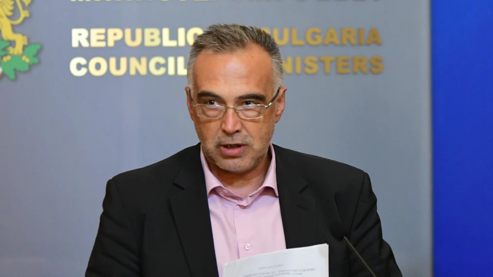 Политическите елити са изхабени и неспособни да излъчат правителство, смята Антон Кутев