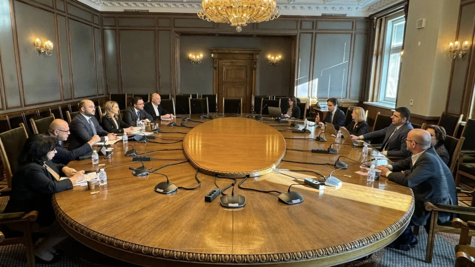 Ето какво обсъждаха ГЕРБ и "Демократична България" днес:  Позициите им по Споразумението за Украйна съвпадат