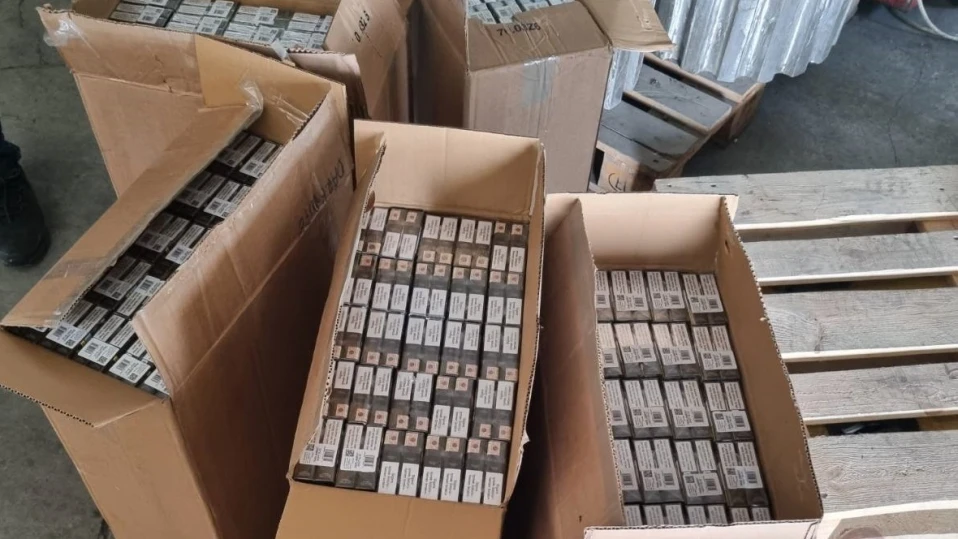 Задържаха 90 000 къса контрабандни цигари на "Лесово"