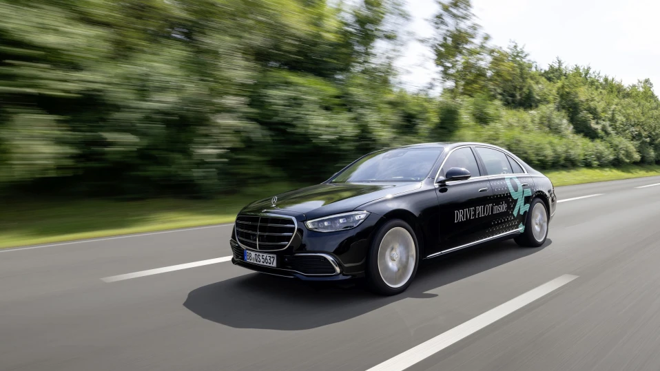 Mercedes се движи автономно до 90 км/ч