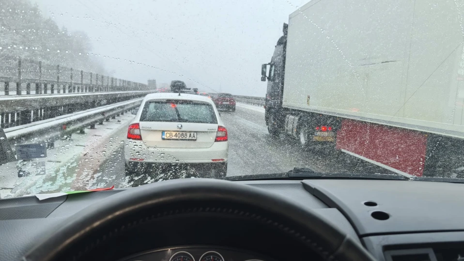 Тирове с износени гуми задръстиха "Хемус"