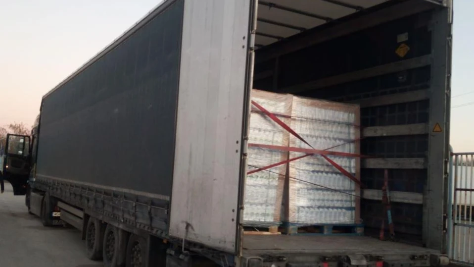 Задържаха 23 тона фалшиви шампоани и препарати след проверка на товарен автомобил (СНИМКИ)