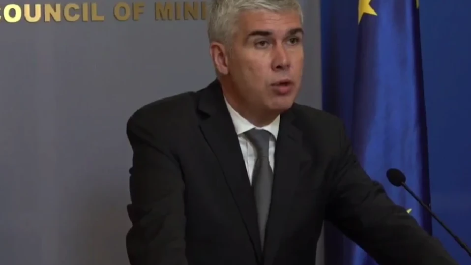 Следим отблизо, но не може да се месим при смяна на собствеността на "Лукойл Нефтохим", заяви енергийният министър