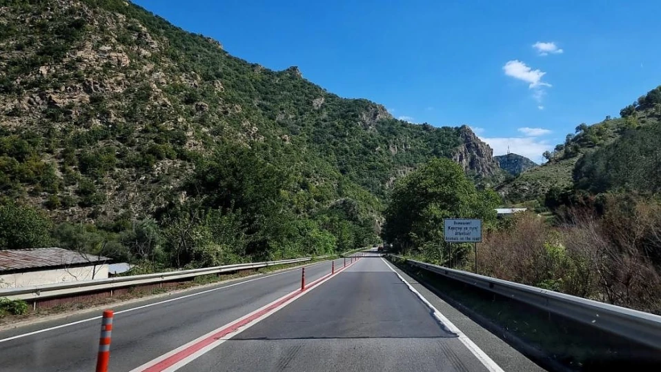 Река Джерман е подкопала участък от магистрала "Струма"