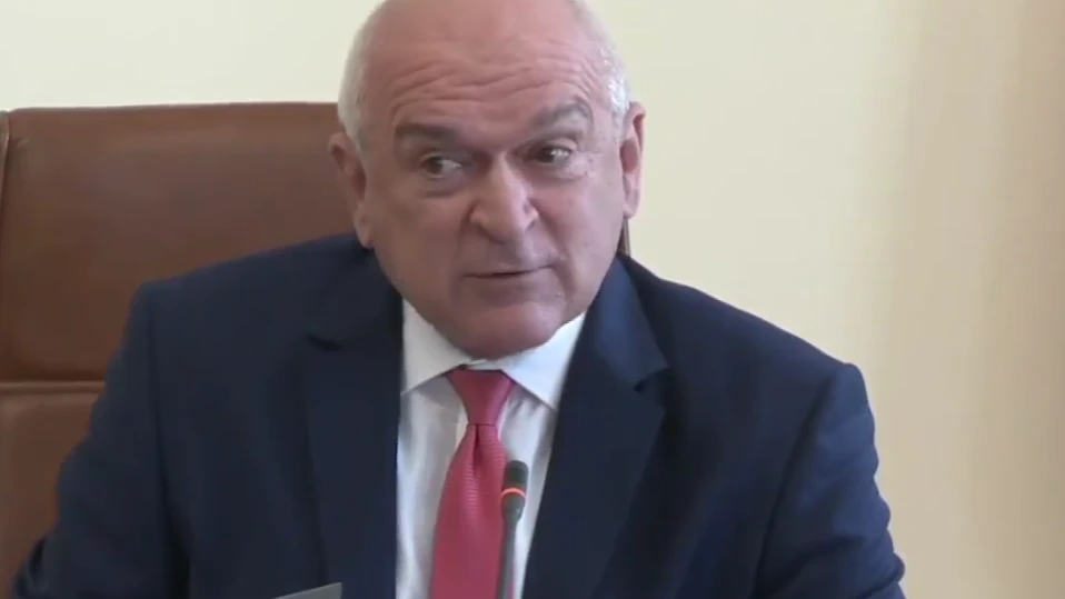 Главчев: Днес ще отпуснем 2 милиона лева, които обещахме на засегнатите от липсата на ток