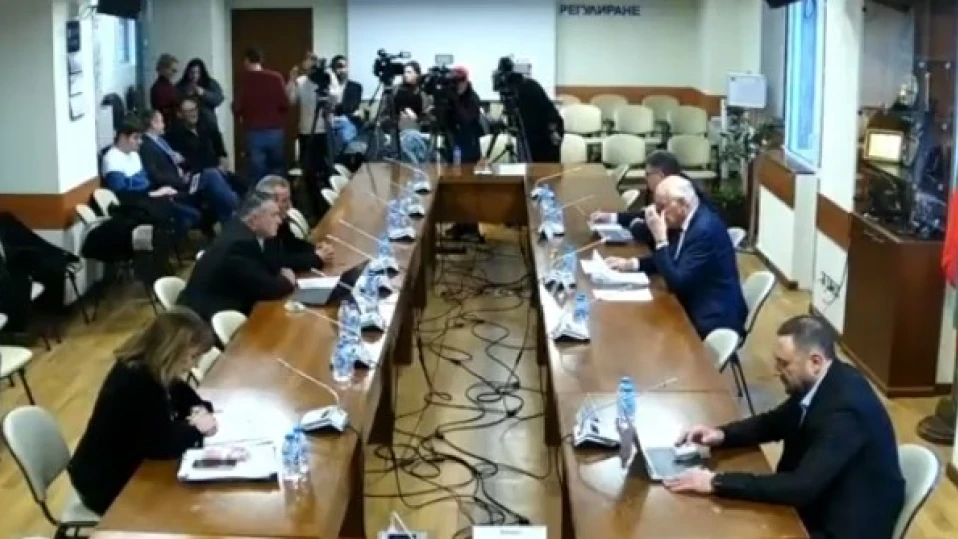 КЕВР увеличава цената на тока от 1 януари заради промени в Закона за енергетиката (обзор)