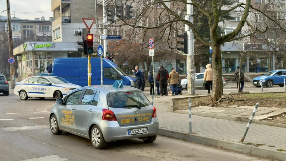 Бус удари жена докато пресича на столичен булевард