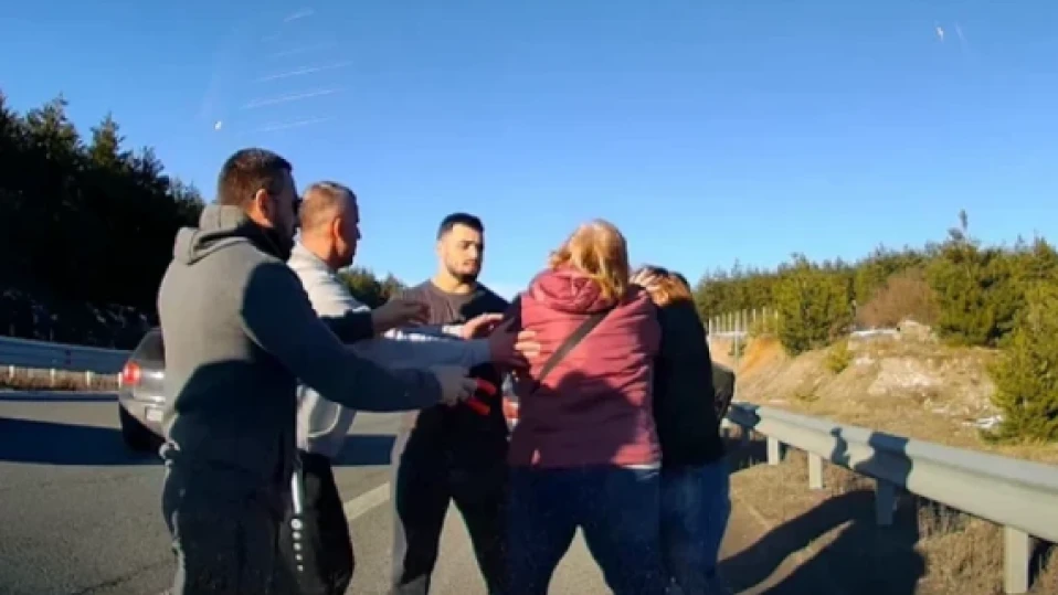 Заради набити спирачки на АМ "Струма" се разиграл женският бой, в който бе замесено името на Карлос Насар (ВИДЕО)