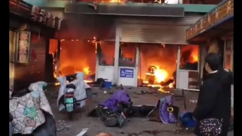 Осем души загинаха при пожар на зеленчуков пазар в Китай