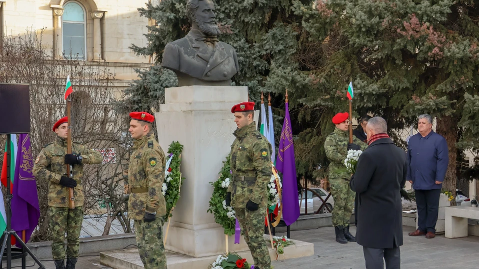 Велико Търново се преклони пред паметта на Христо Ботев