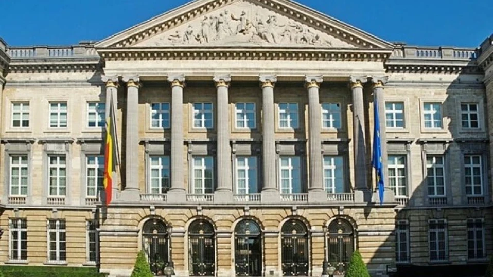 Мъж с нож се опита да нахлуе при белгийския премиер Баренд Лейтс