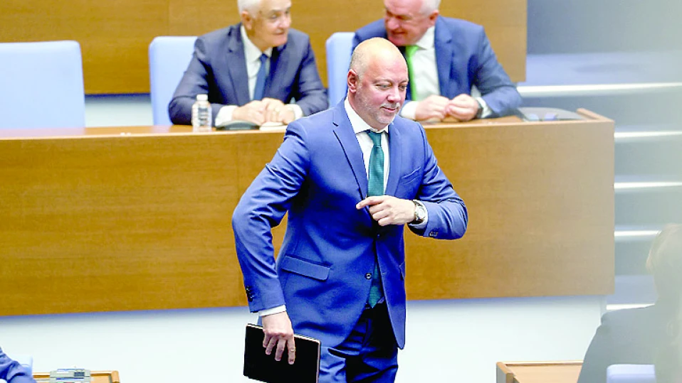 Депутатите опраскаха Изборния кодекс и Съдебната власт (обзор)