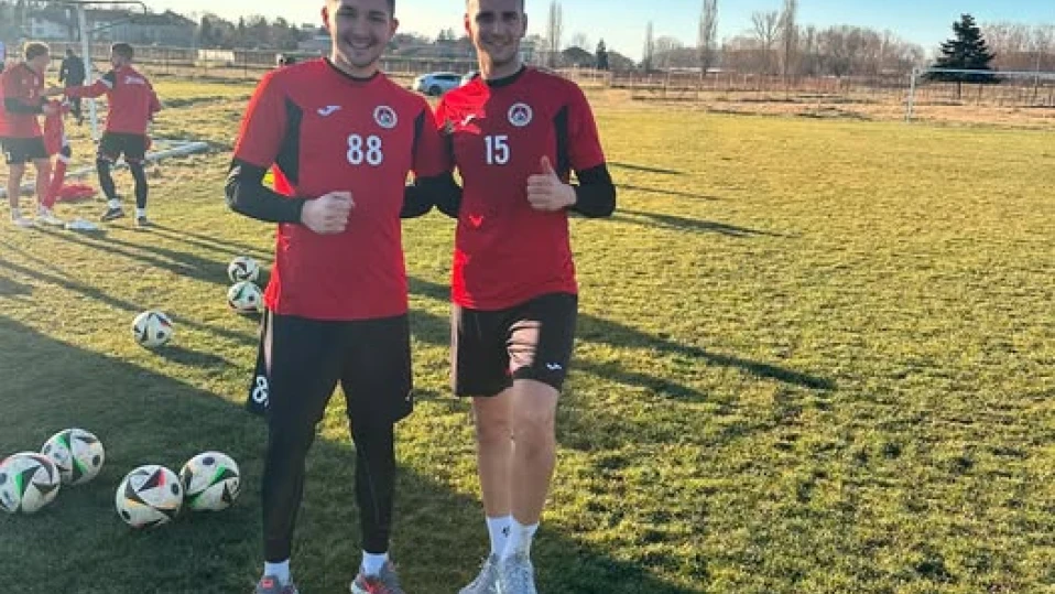 Локо Сф поднови договорите на двама юноши