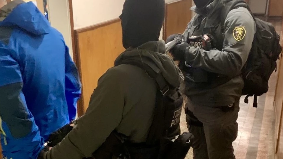 От ГДБОП задържаха шестима мъже, изнудвали длъжници чрез насилие и заплахи (СНИМКИ)