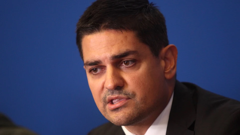 Радостин Василев: По-комичен кабинет не съм виждал