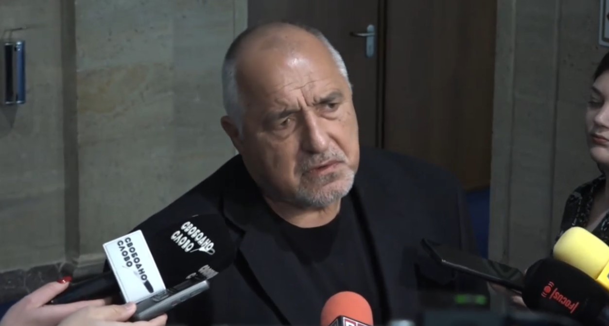 Кирил Петков доведе Андрей Цеков а в моя кабинет го