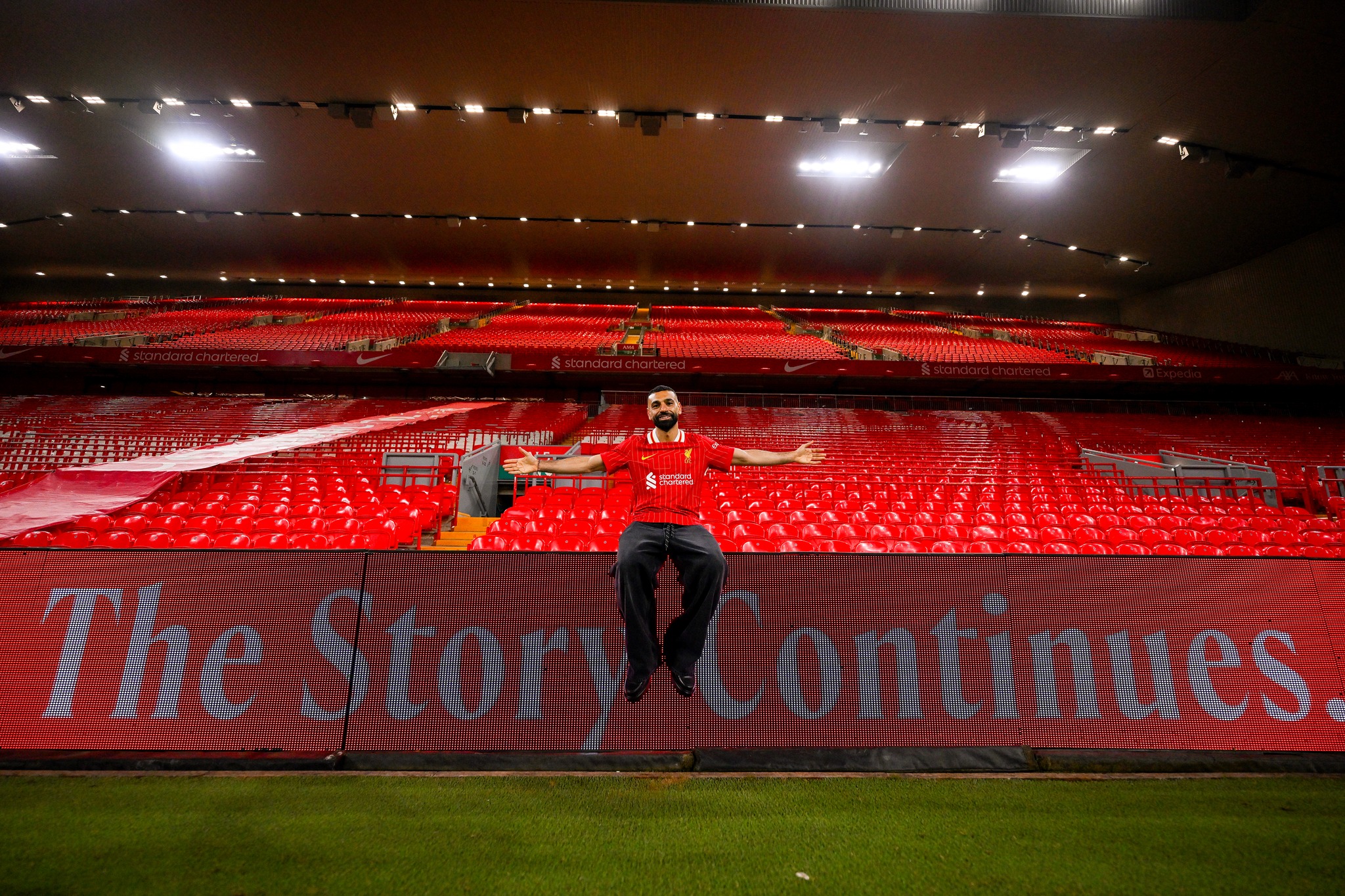 Една от най дългите саги във футболния сезон завърши с щастлив